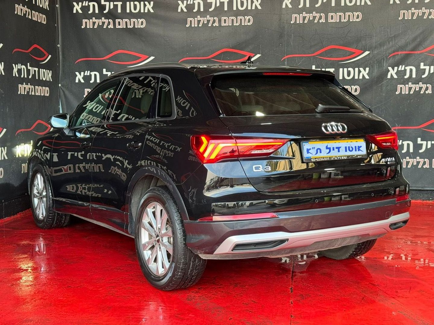 אאודי Q3 Advanced Tech – 4/10