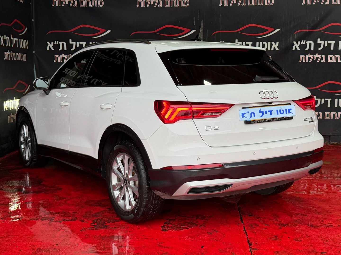 אאודי Q3 Advanced Tech – 4/10