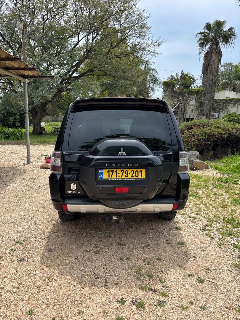 מיצובישי פאג'רו Dakar – 4/5