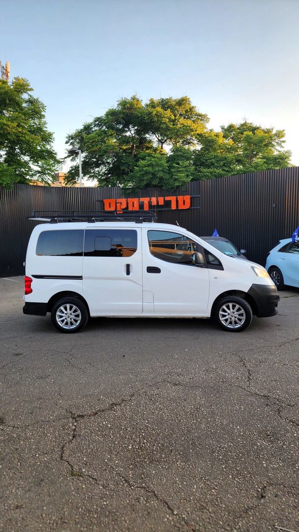 ניסאן NV200 Combi Minivan / MPV – 2/8