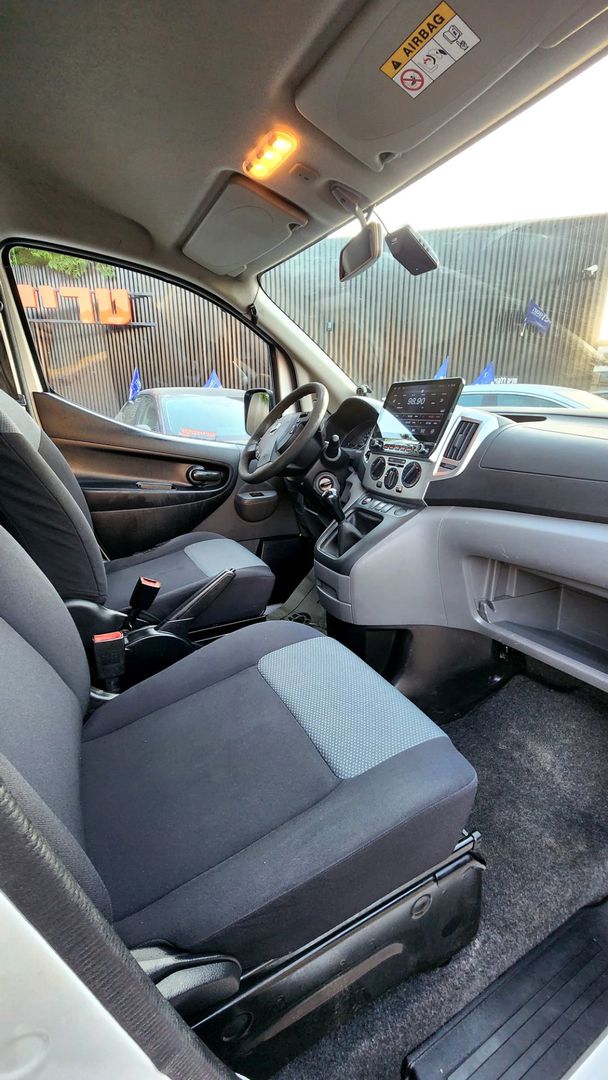 ניסאן NV200 Combi Minivan / MPV – 4/8