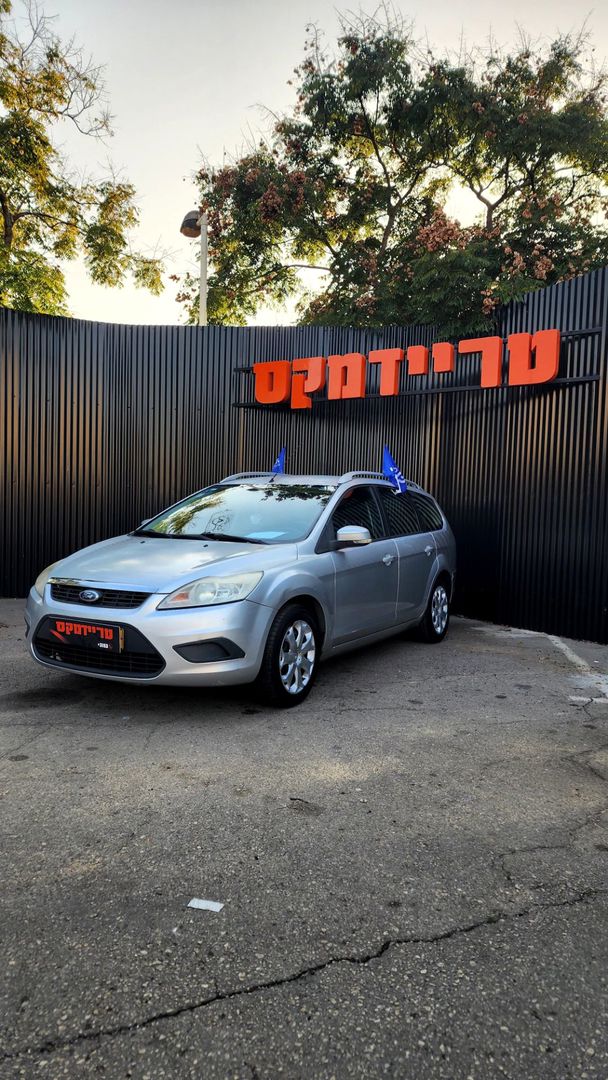 פורד פוקוס Trend Sedan – 2/7