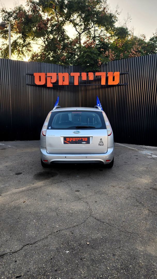 פורד פוקוס Trend Sedan – 5/7