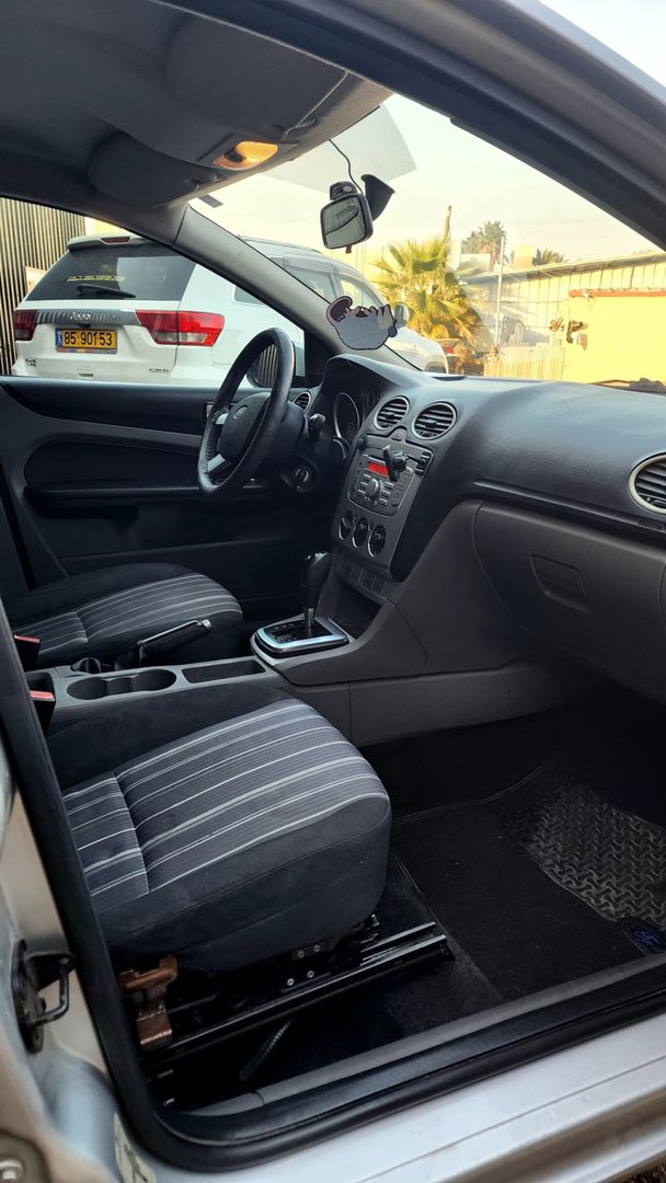פורד פוקוס Trend Sedan – 4/7