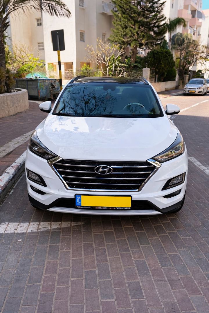 יונדאי טוסון 4X2 Elite – 2/18