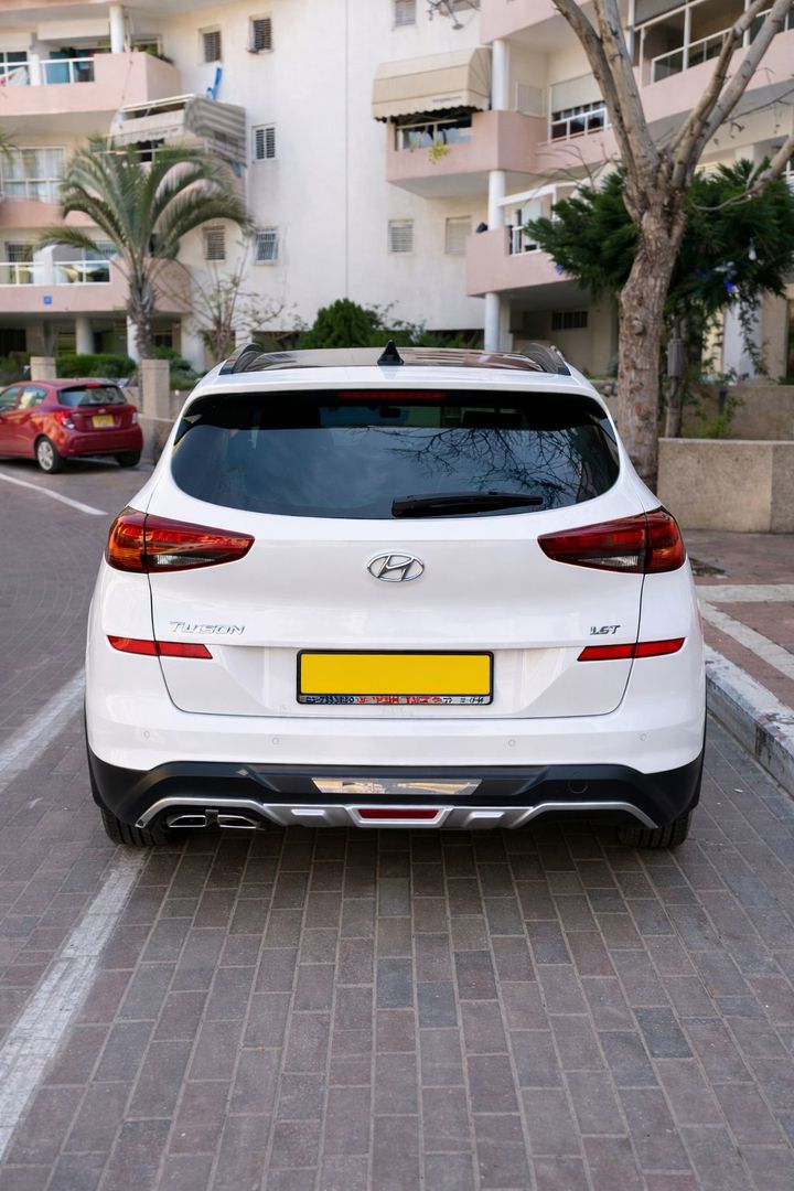 יונדאי טוסון 4X2 Elite – 3/18