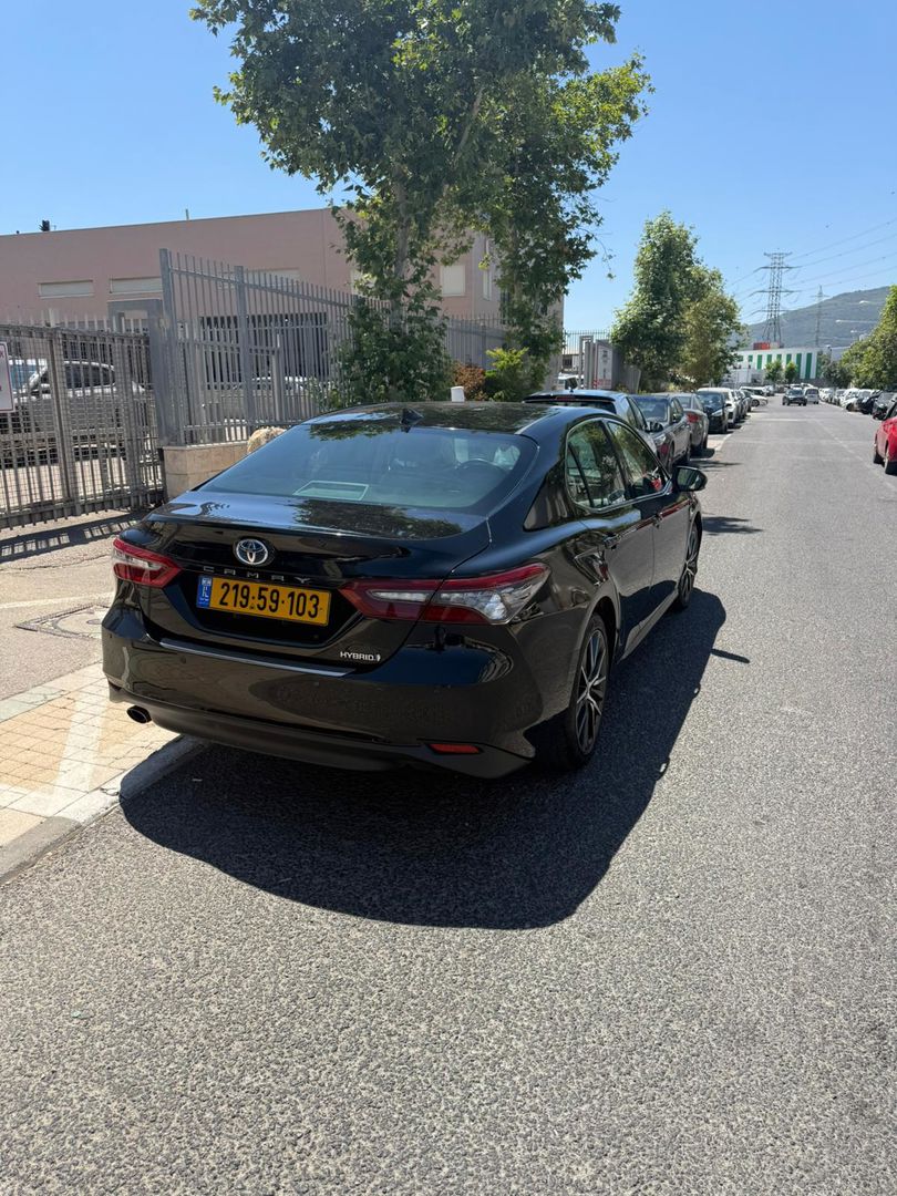 טויוטה קאמרי XLE – 3/7