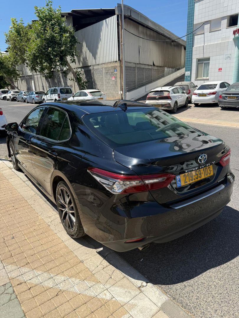 טויוטה קאמרי XLE – 4/7