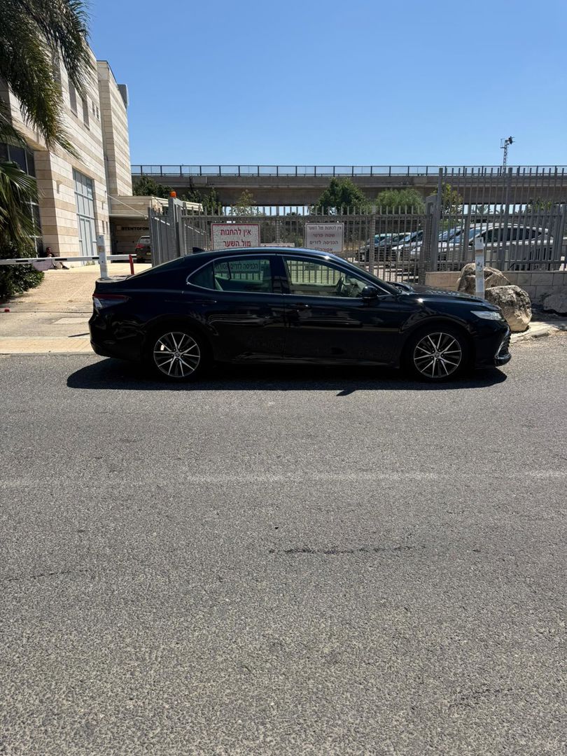 טויוטה קאמרי XLE – 5/7