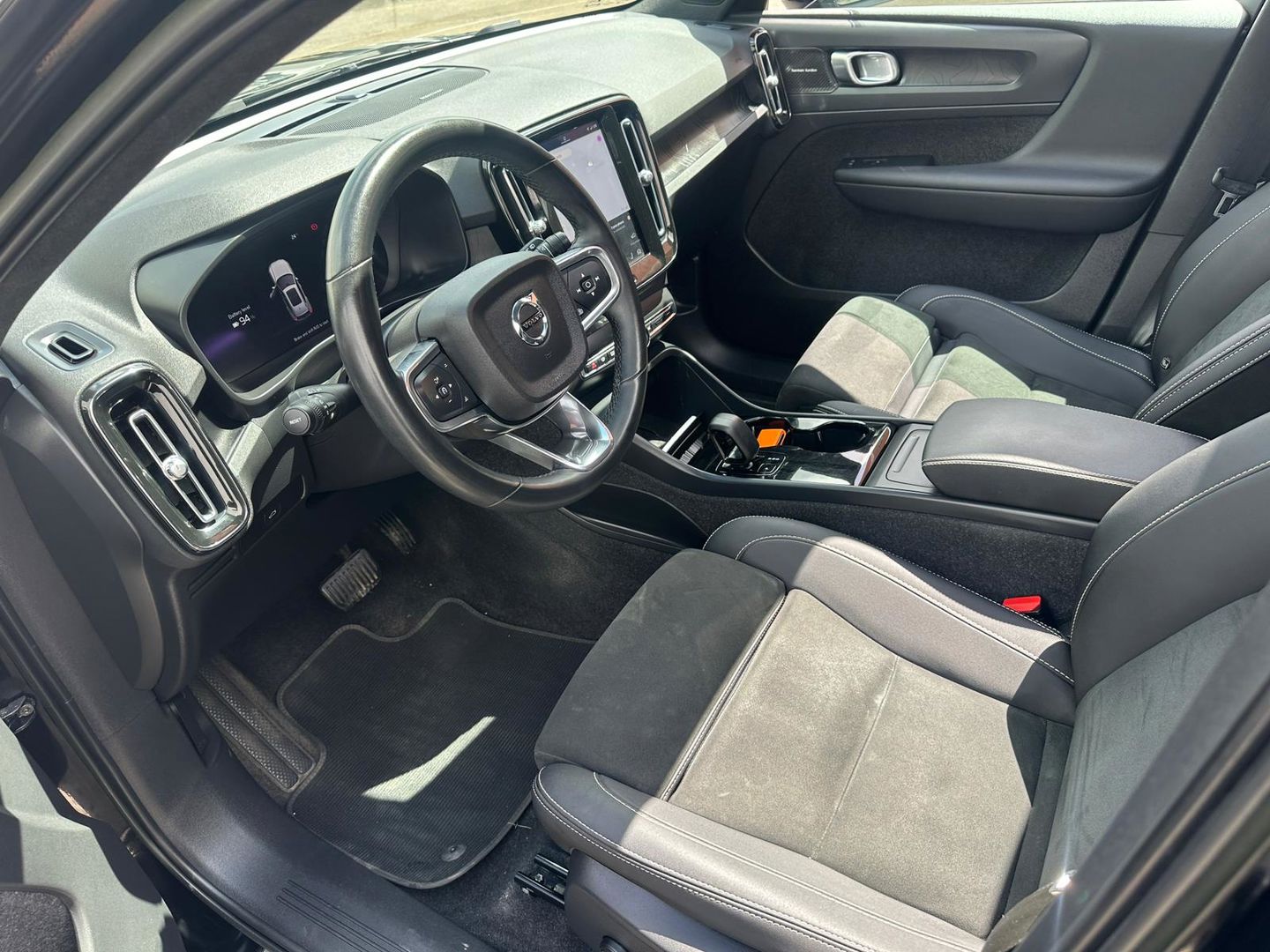 וולוו XC40 Ultimate Dark – 3/7
