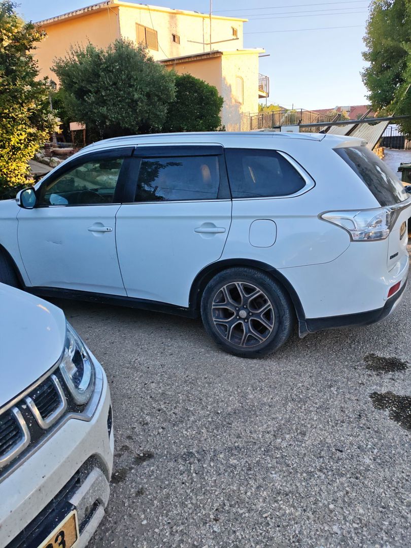 מיצובישי אאוטלנדר Limited – 2/2
