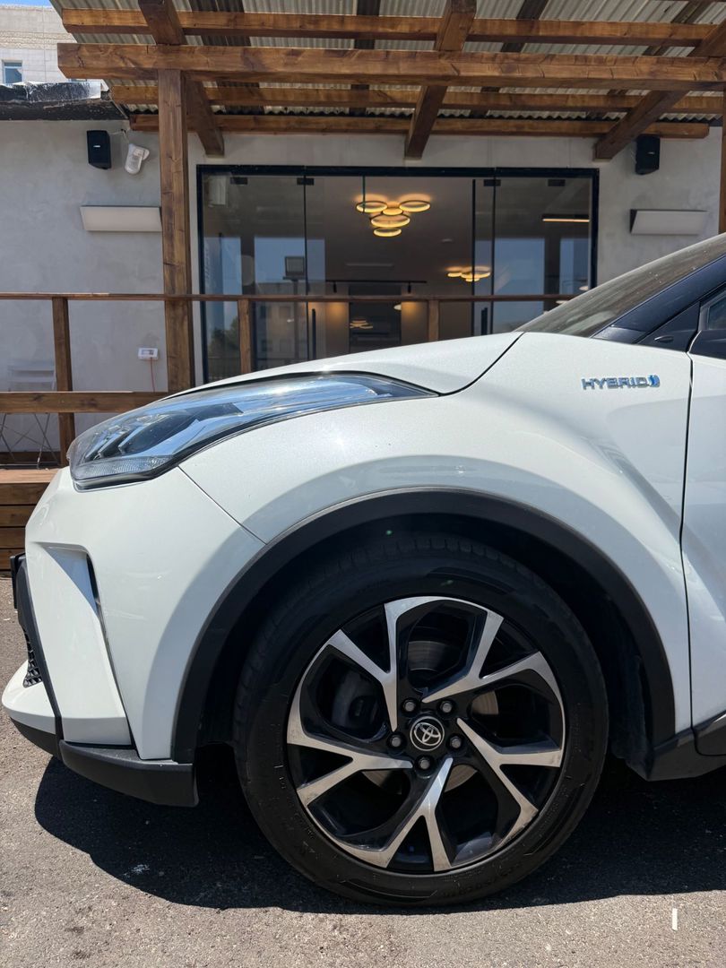 טויוטה C-HR Chic – 4/10