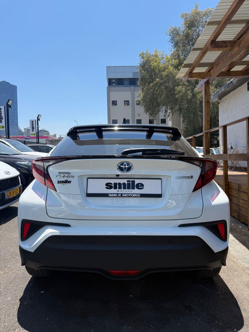 טויוטה C-HR Chic – 5/10
