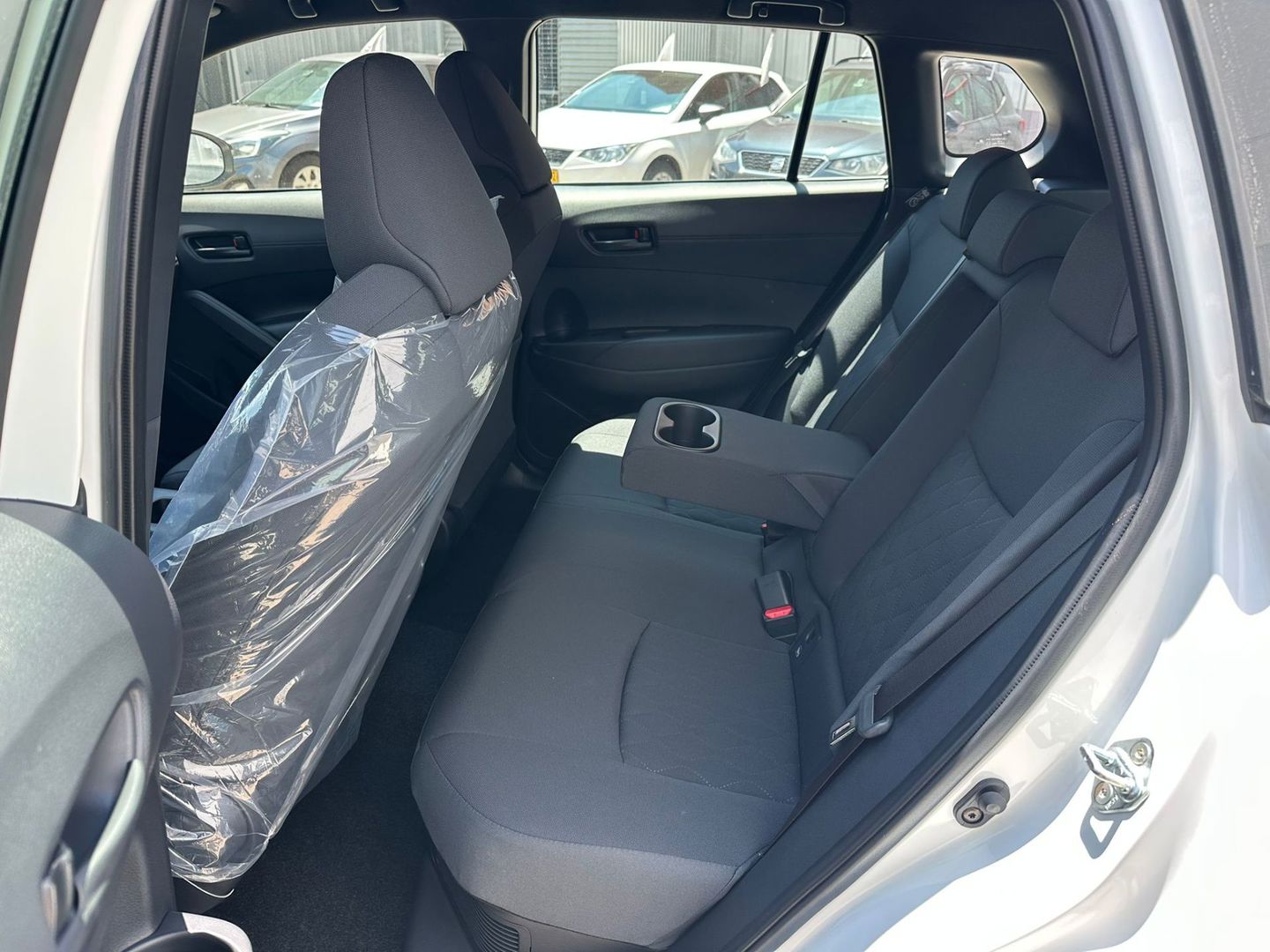 טויוטה קורולה קרוס Active – 2/7