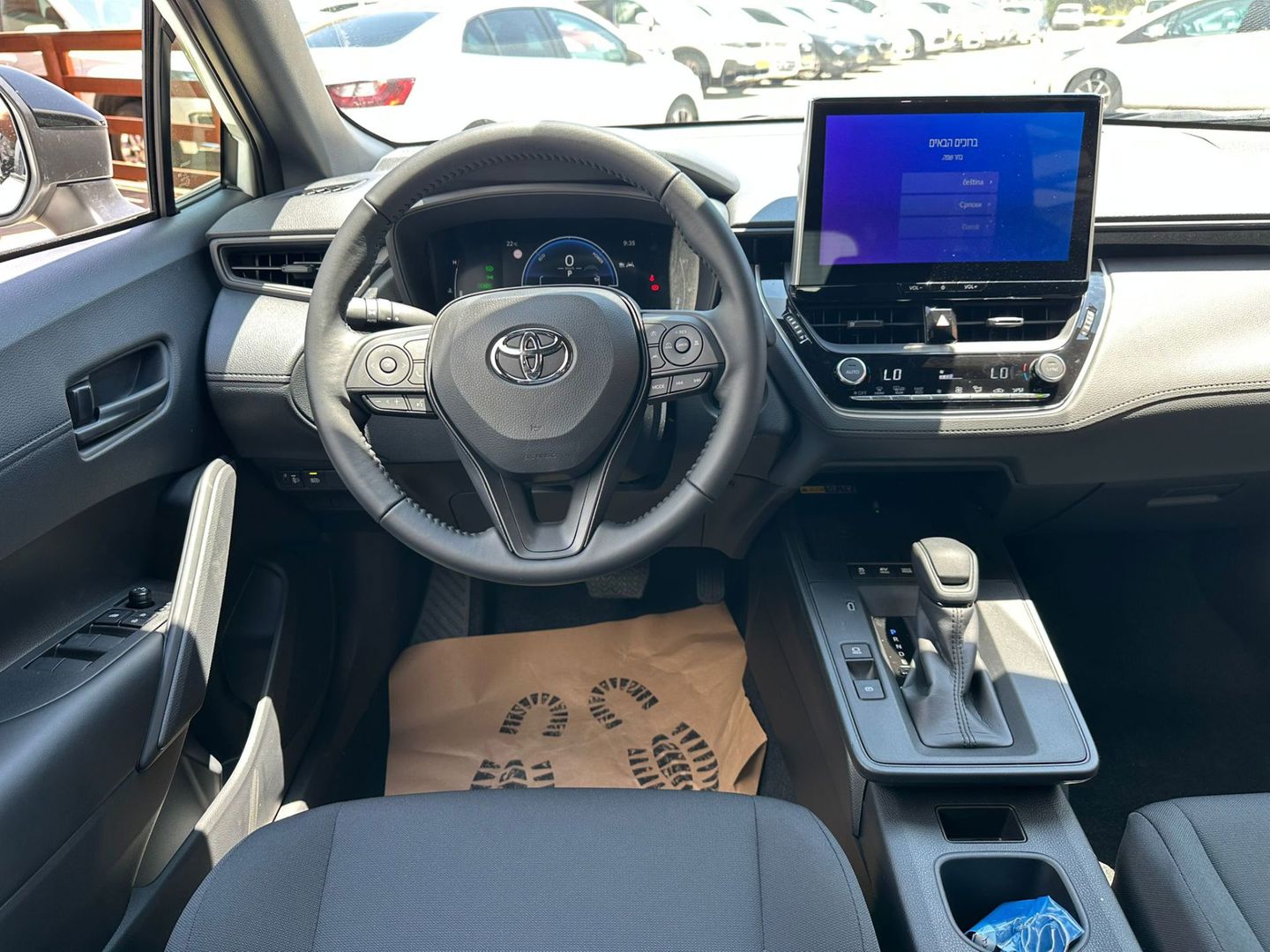 טויוטה קורולה קרוס Active – 3/7