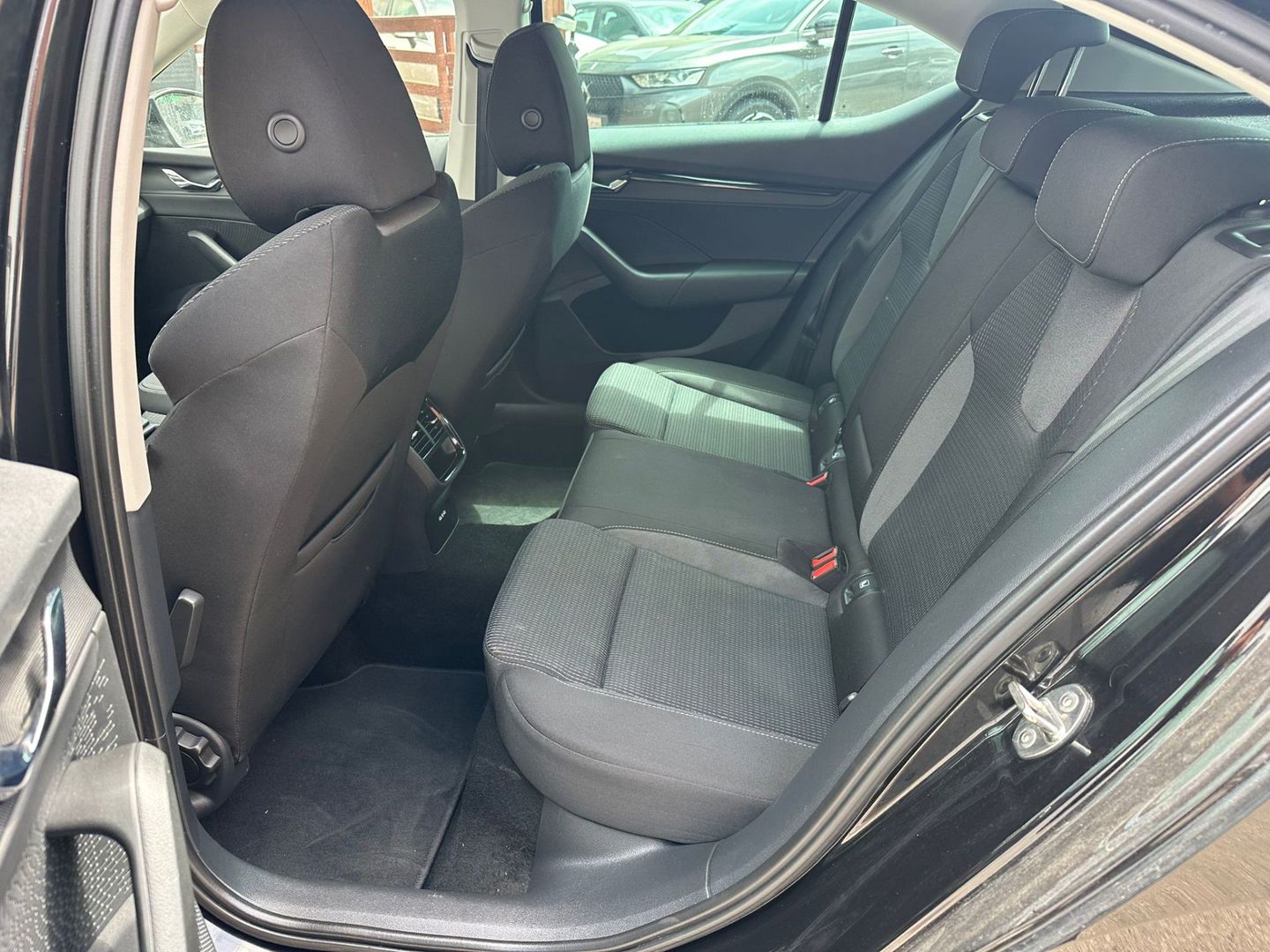 סקודה אוקטביה Ambition Sedan – 3/7
