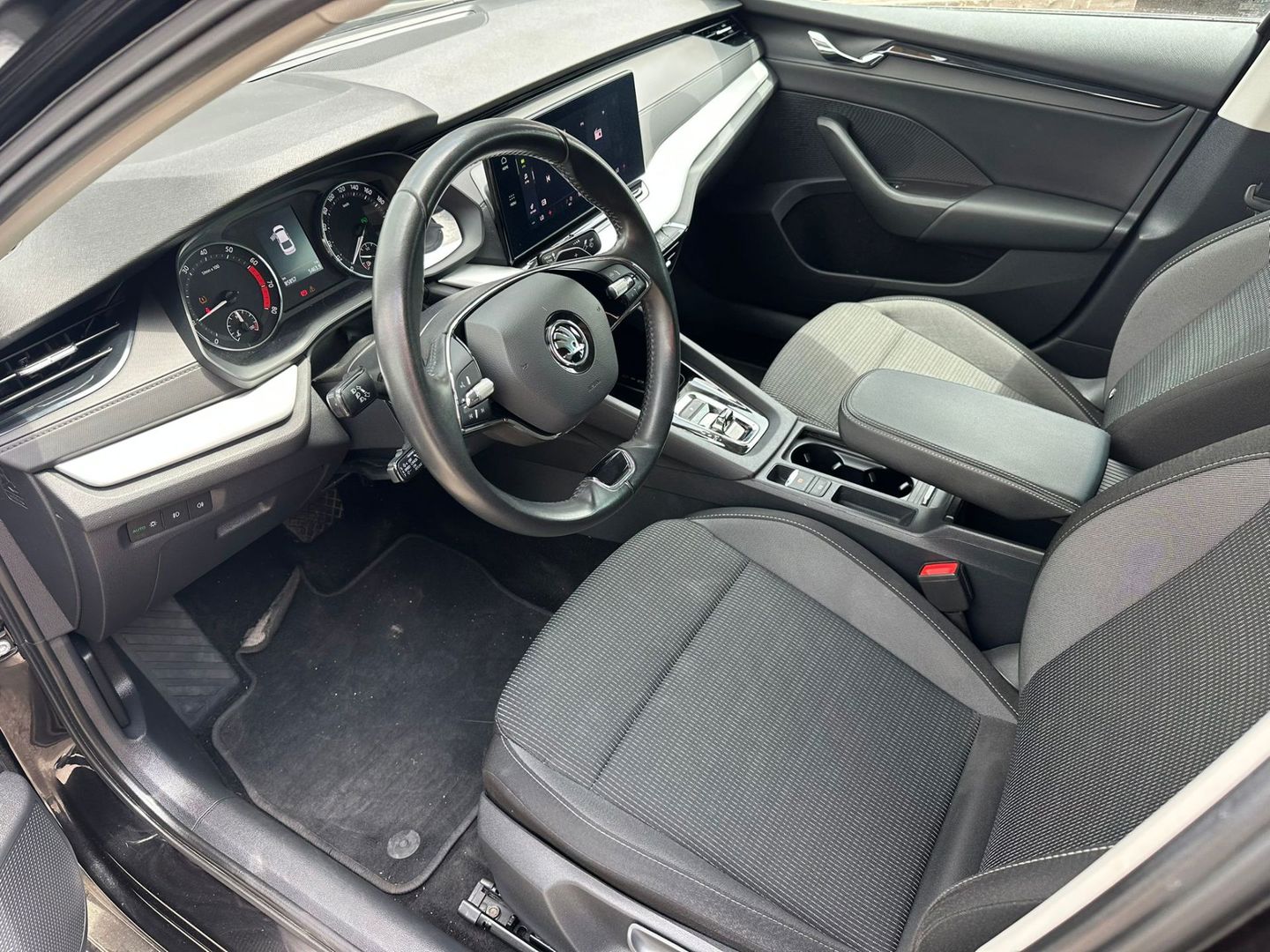 סקודה אוקטביה Ambition Sedan – 2/7