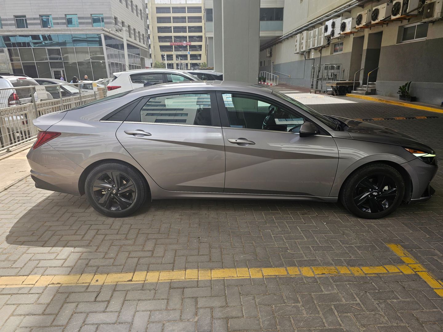 יונדאי אלנטרה Premium – 3/10