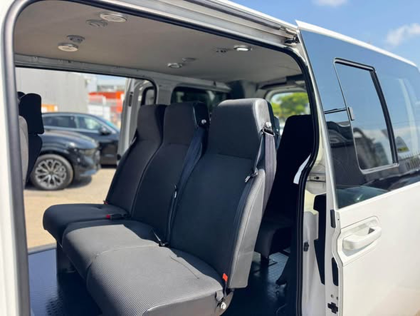 יונדאי סטאריה 4X4 Premium Large Van – 2/5