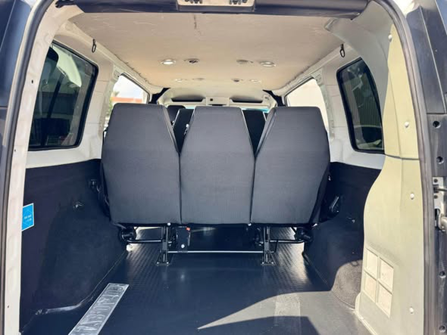 יונדאי סטאריה 4X4 Premium Large Van – 3/5