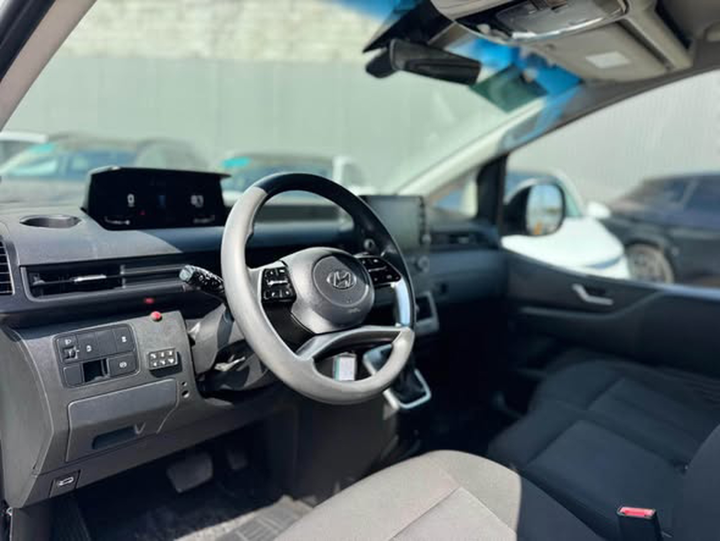 יונדאי סטאריה 4X4 Premium Large Van – 4/5