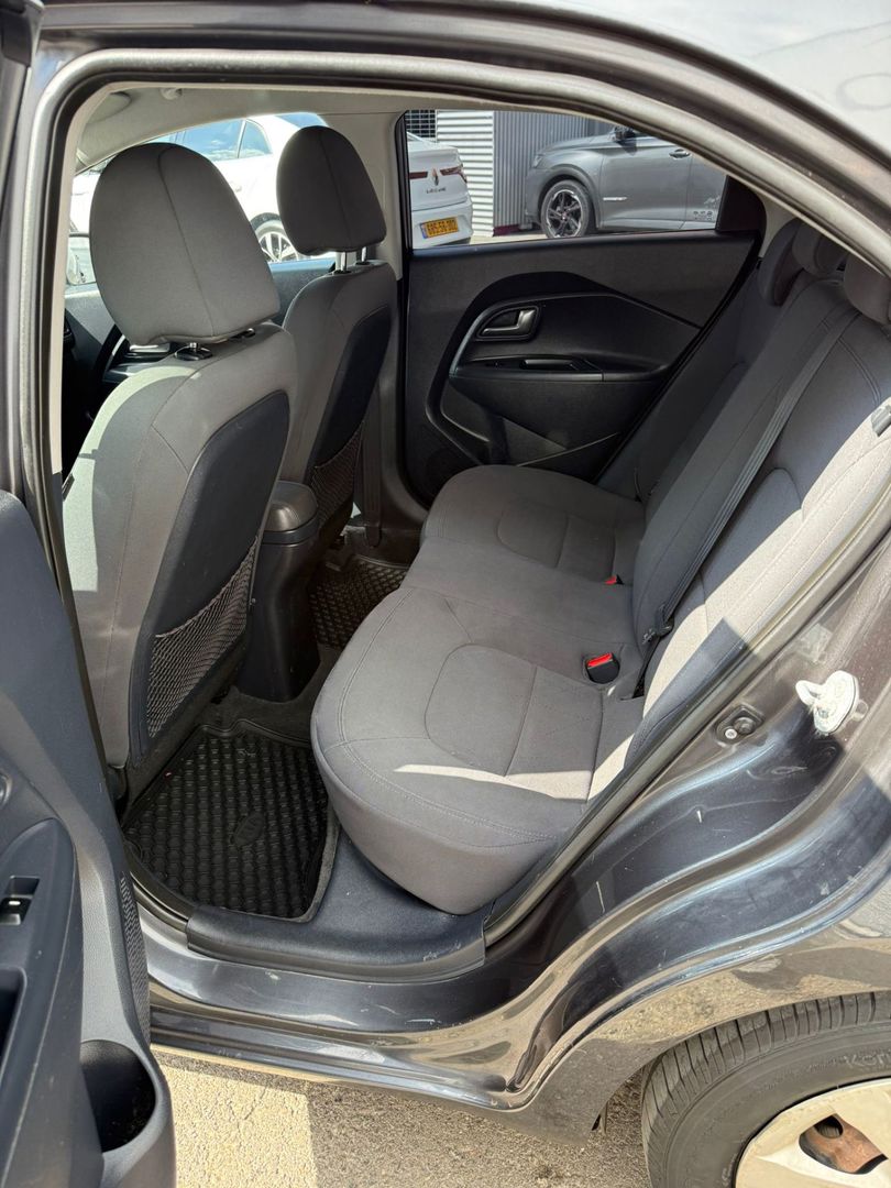 קיה ריו LX Sedan – 5/8