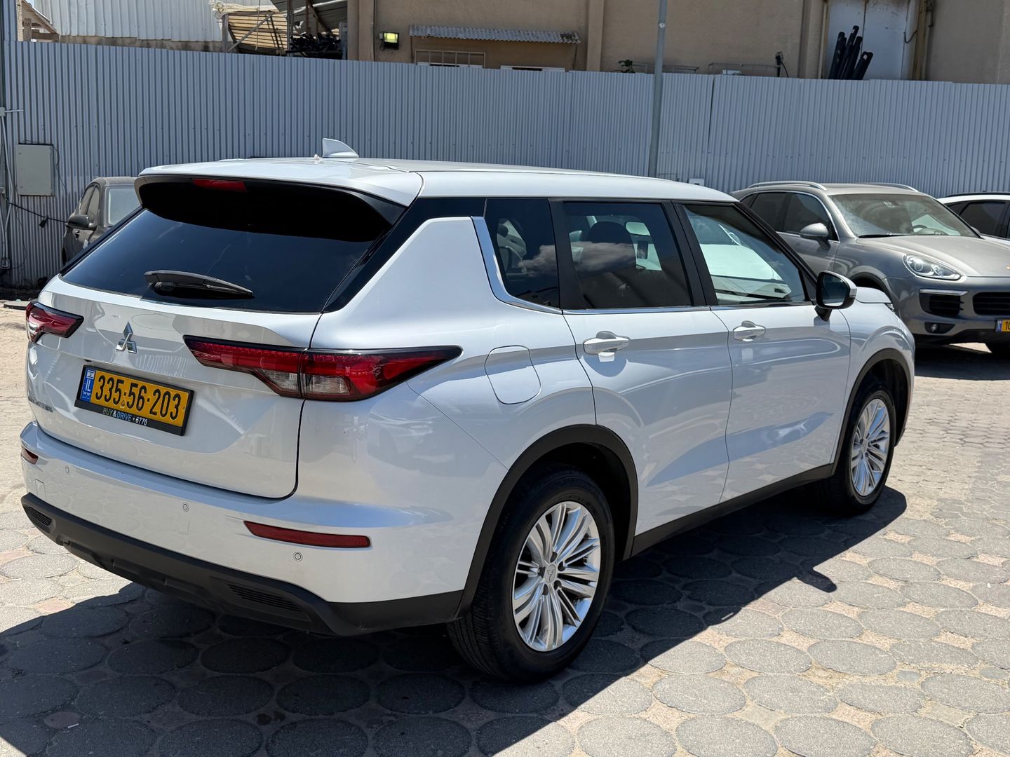 מיצובישי אאוטלנדר Executive – 4/7