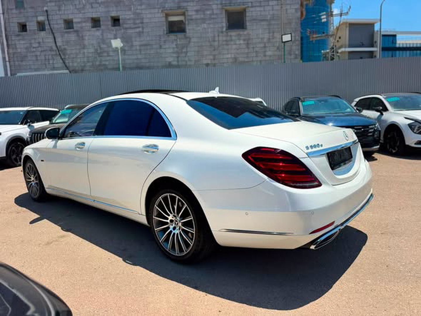 מרצדס בנץ S-class AMG Long S 560e – 2/4