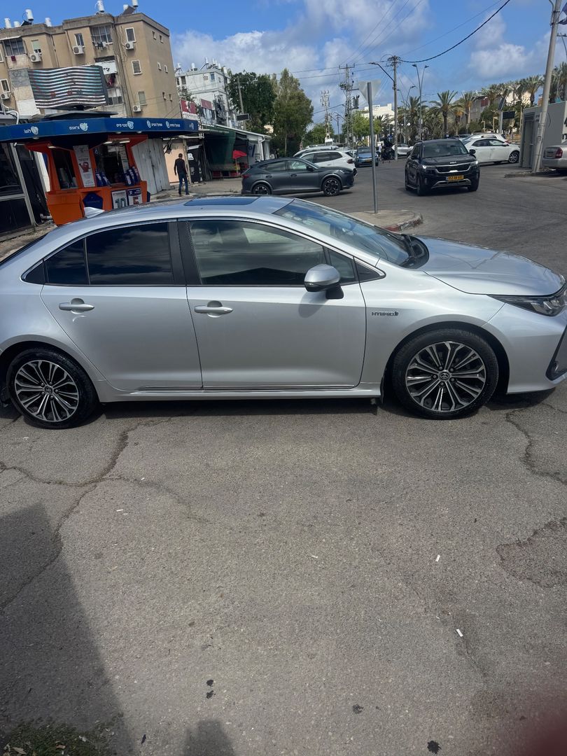 טויוטה קורולה Limited Sedan – 3/4