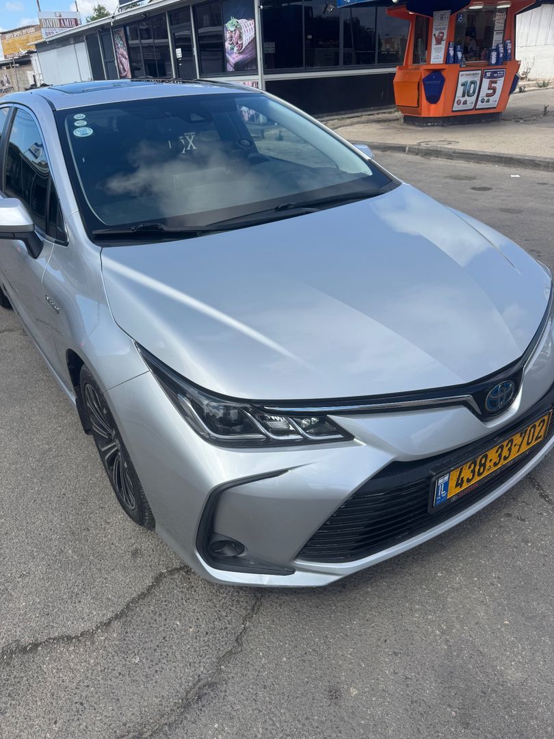 טויוטה קורולה Limited Sedan – 4/4