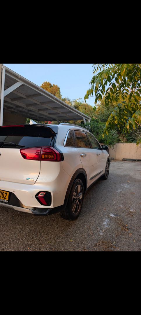 קיה נירו EX – 2/3