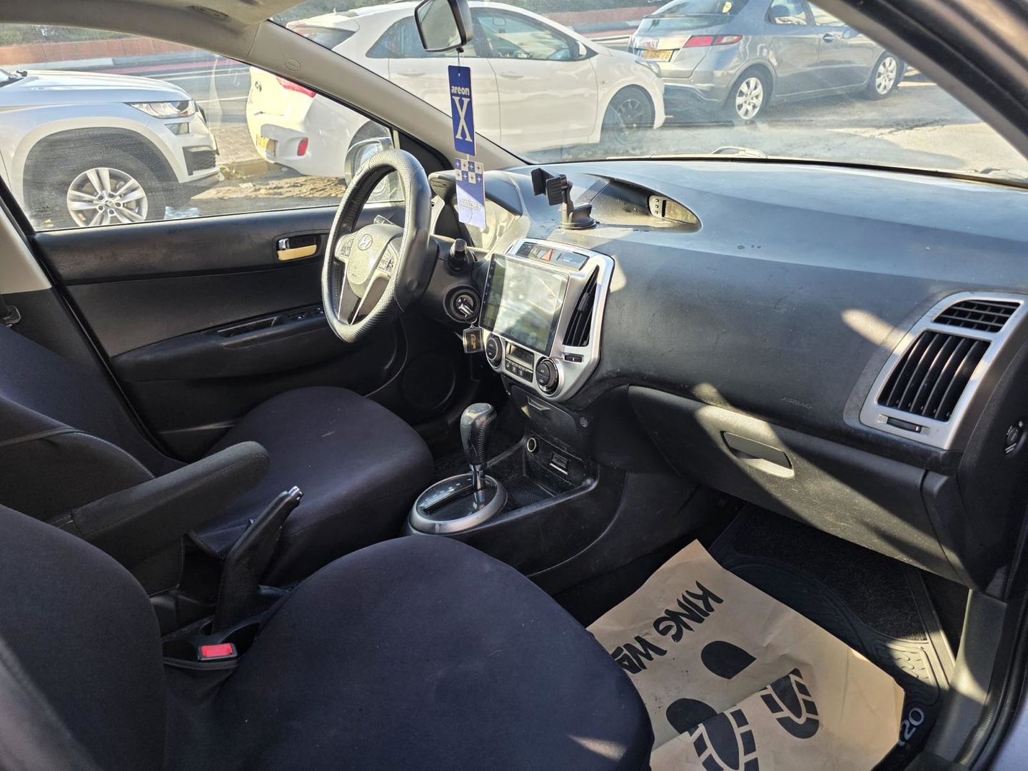 יונדאי i20 Inspire – 2/5