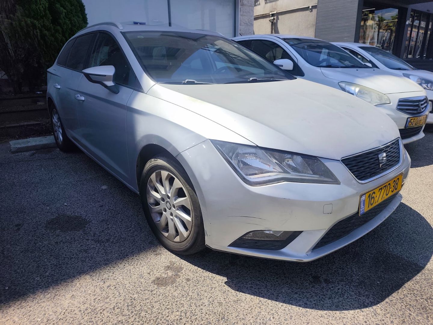 סיאט לאון Style Hatchback – 2/4