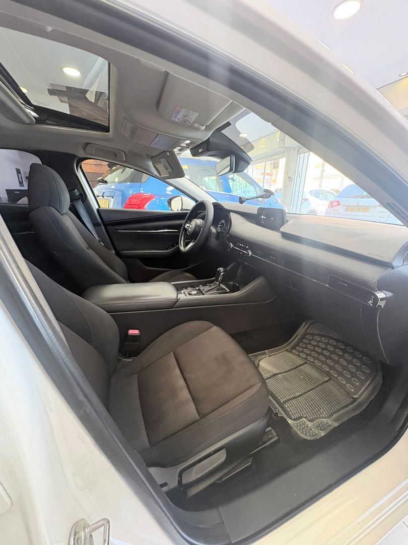 מאזדה 3 4X2 Spirit Hatchback – 2/5