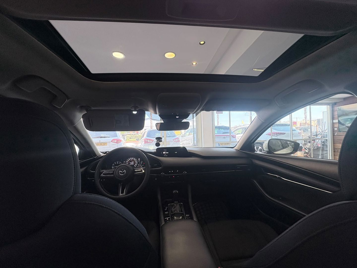 מאזדה 3 4X2 Spirit Hatchback – 3/5