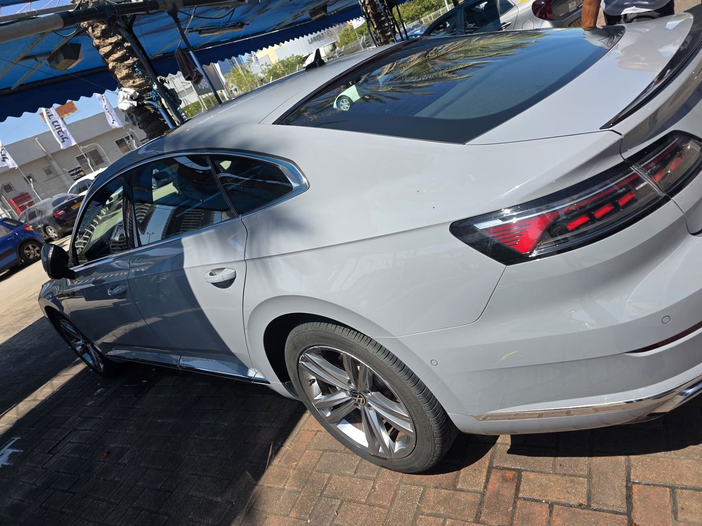 פולקסווגן ארטאון 4X2 R Line – 3/14