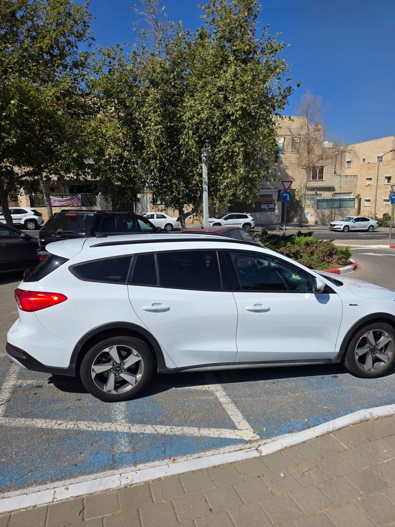 פורד פוקוס Active Tourer SUV – 4/4
