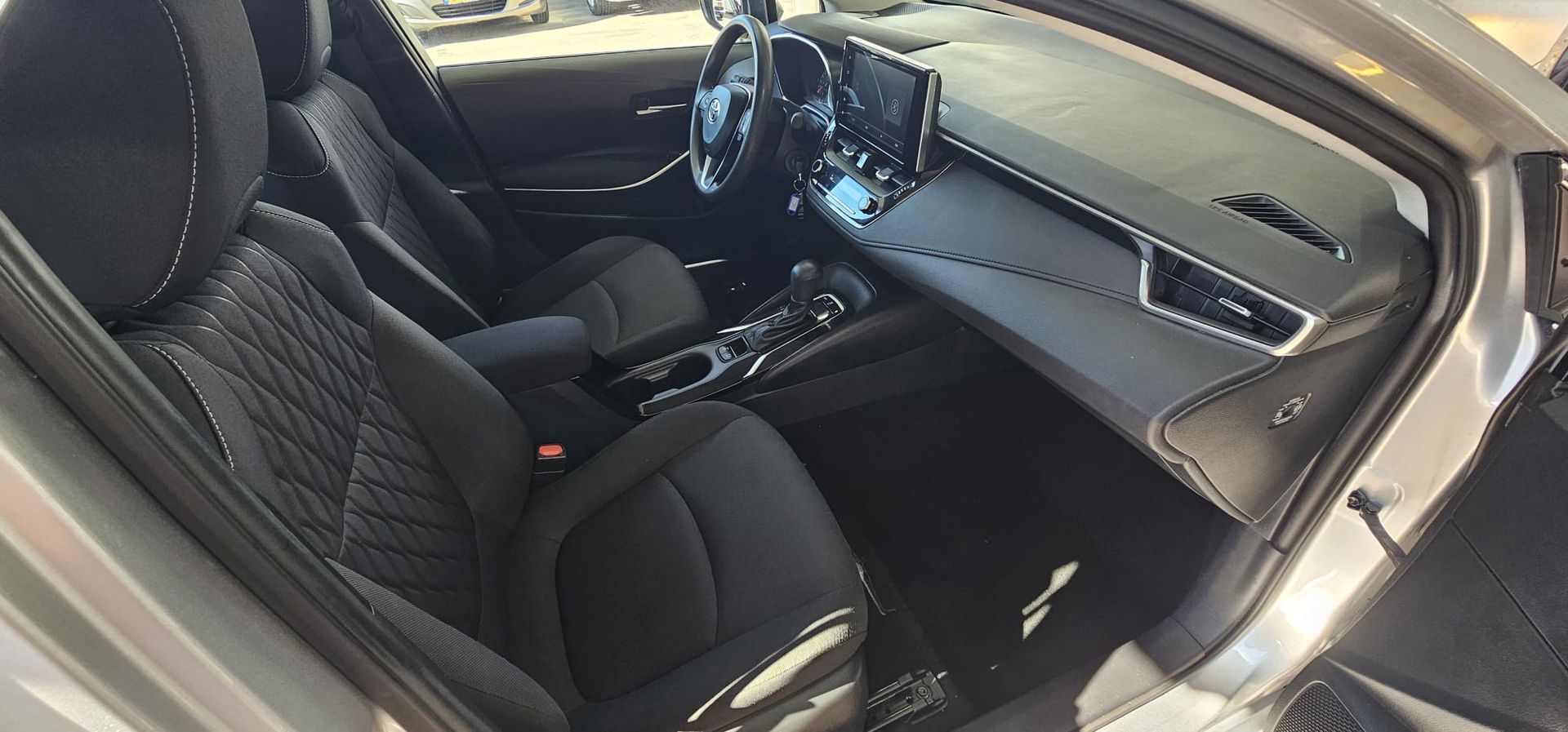 טויוטה קורולה Active Sedan – 3/7