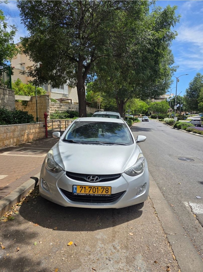 יונדאי i35 Inspire – 3/4