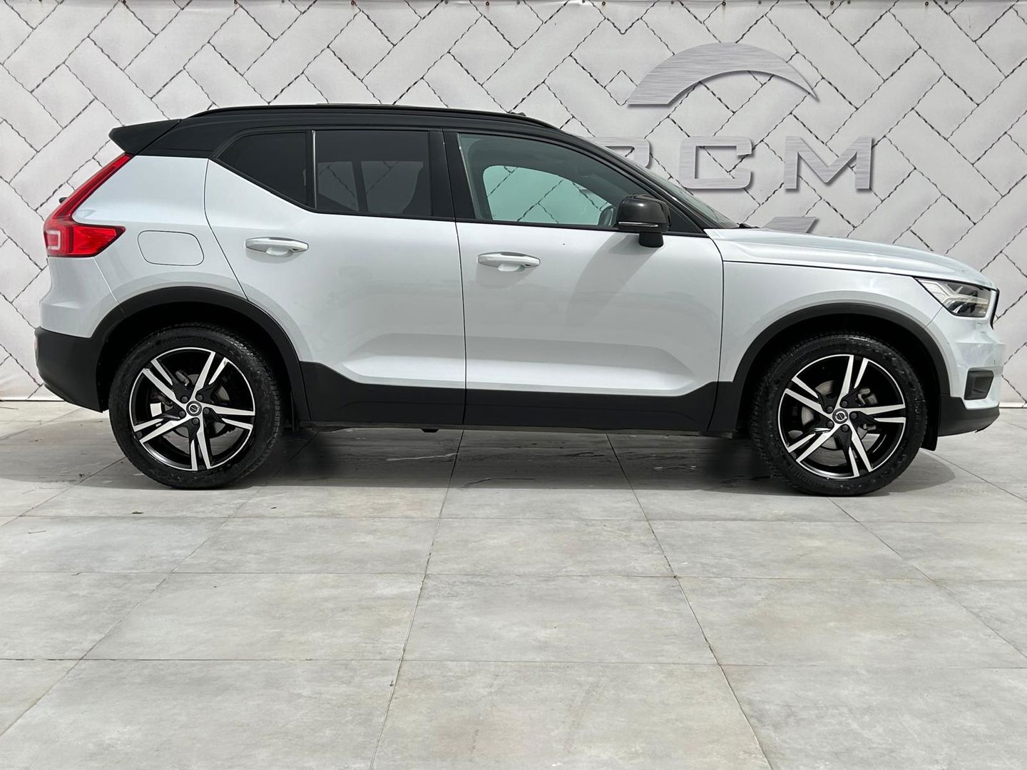 וולוו XC40 4X2 R-Design – 4/10