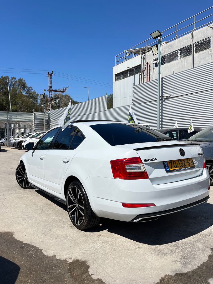 סקודה אוקטביה Elegance Sedan – 3/7