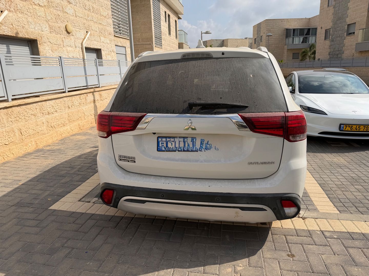 מיצובישי אאוטלנדר INTENSE – 2/2