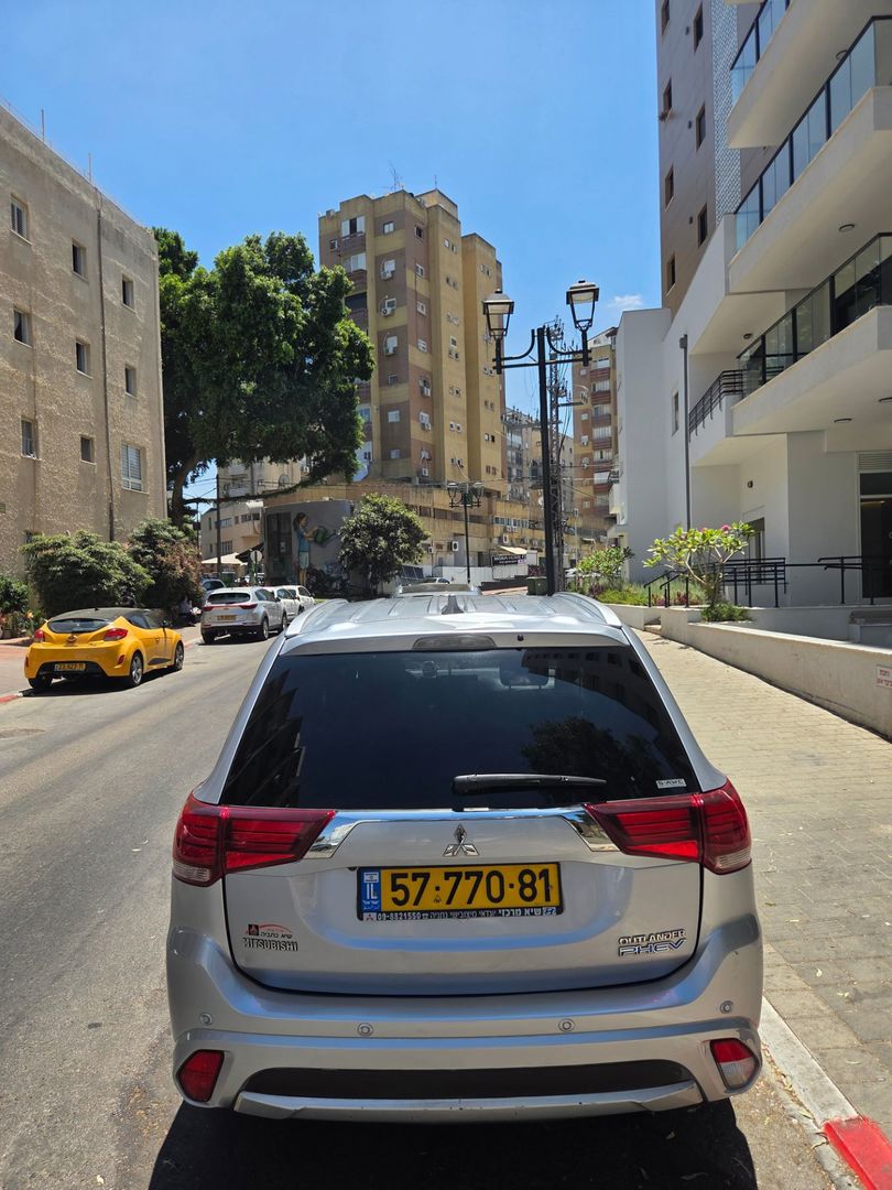 מיצובישי אאוטלנדר Luxury – 3/6