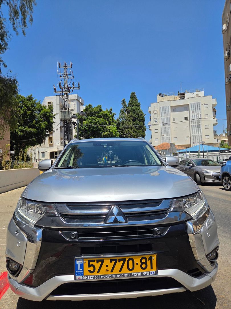 מיצובישי אאוטלנדר Luxury – 4/6