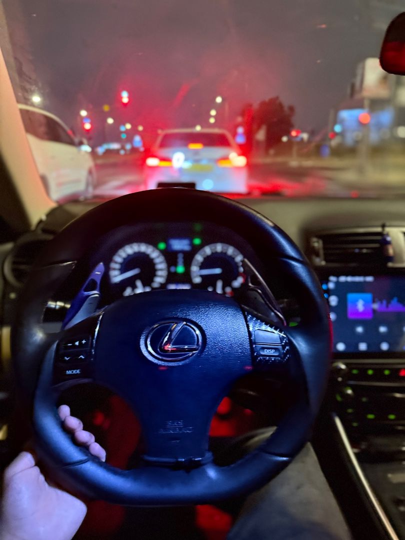 לקסוס IS Luxury 250 – 3/4