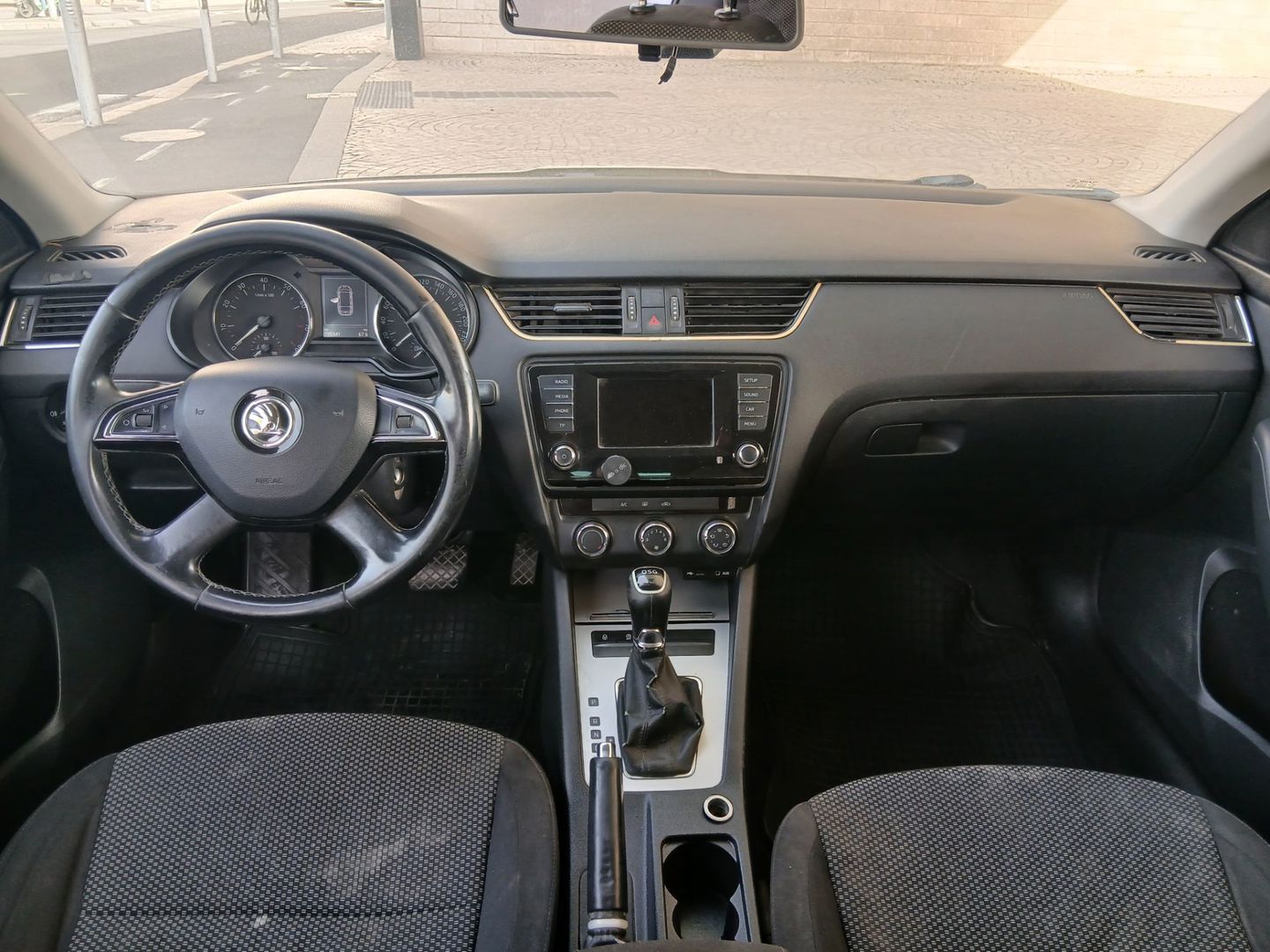 סקודה אוקטביה Ambition Sedan – 2/8