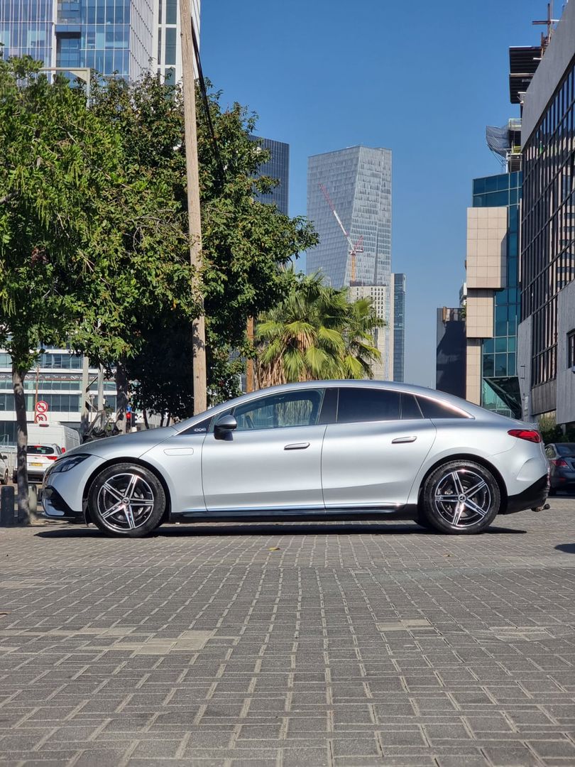 מרצדס בנץ EQE AMG 300 – 3/5