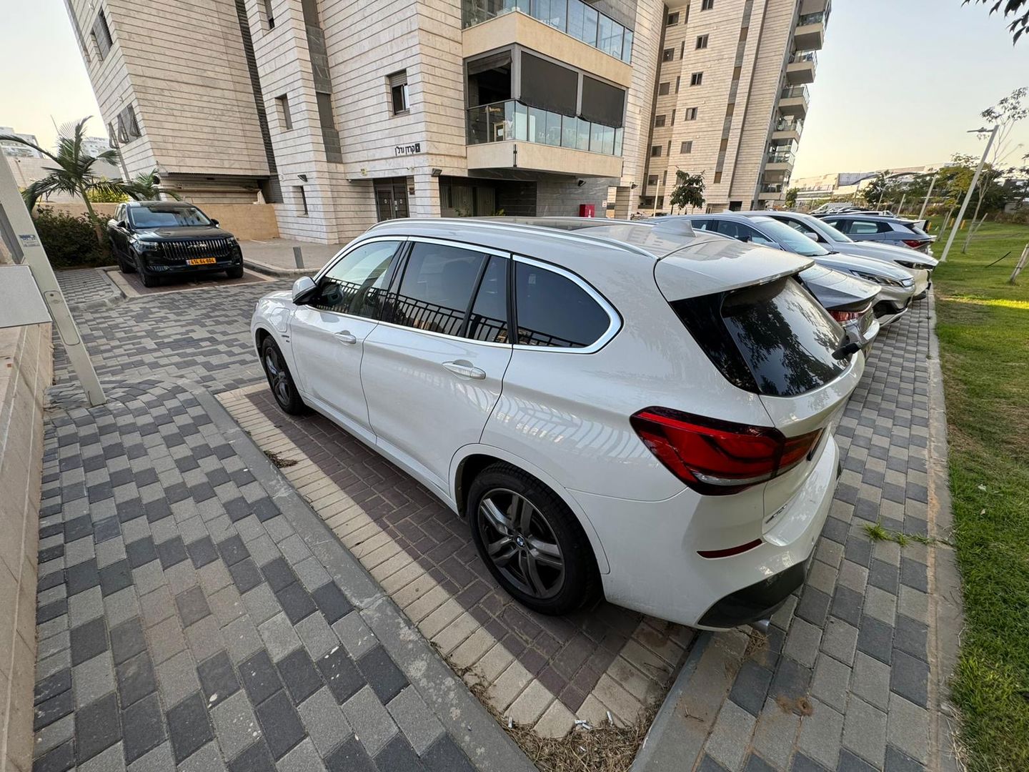 ב מ וו X1 M-Sport 25e – 2/4