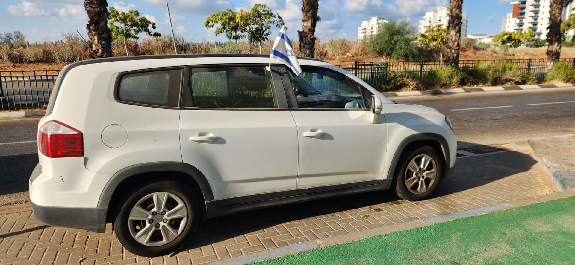 שברולט אורלנדו LS – 2/3