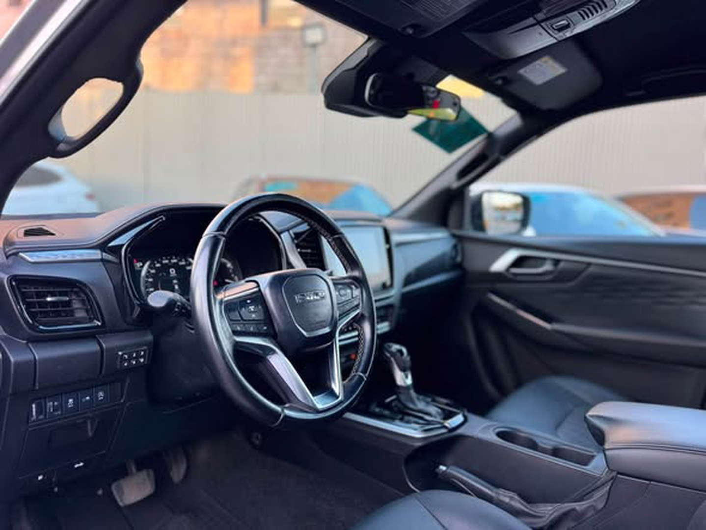 איסוזו D-Max LS Premium Double Cabin – 3/4